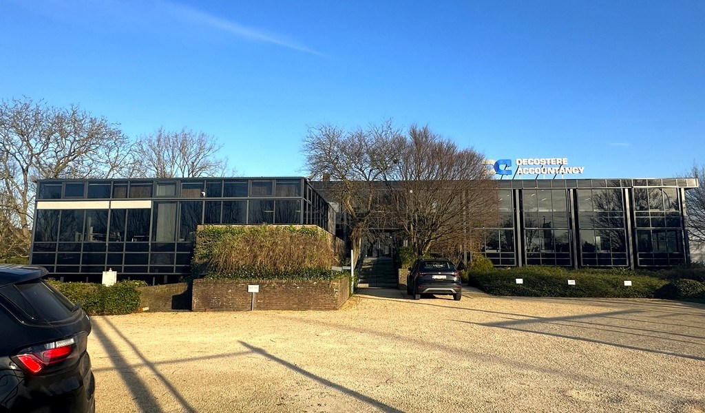 Instapklare kantoren te huur aan afrit E40 in Drongen