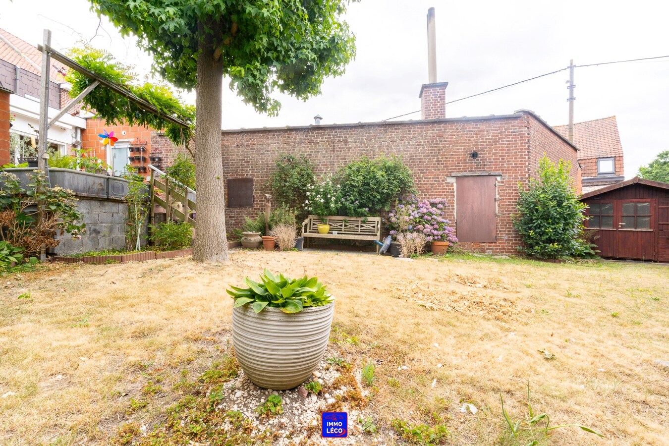 Maison d'habitation avec commerce, jardin, garage, EXCELLENT POTENTIEL !! 