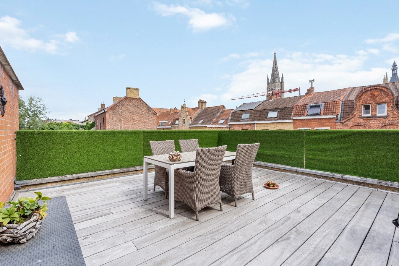 Uniek triplex met zonneterras van 75 m² in hartje Ieper 