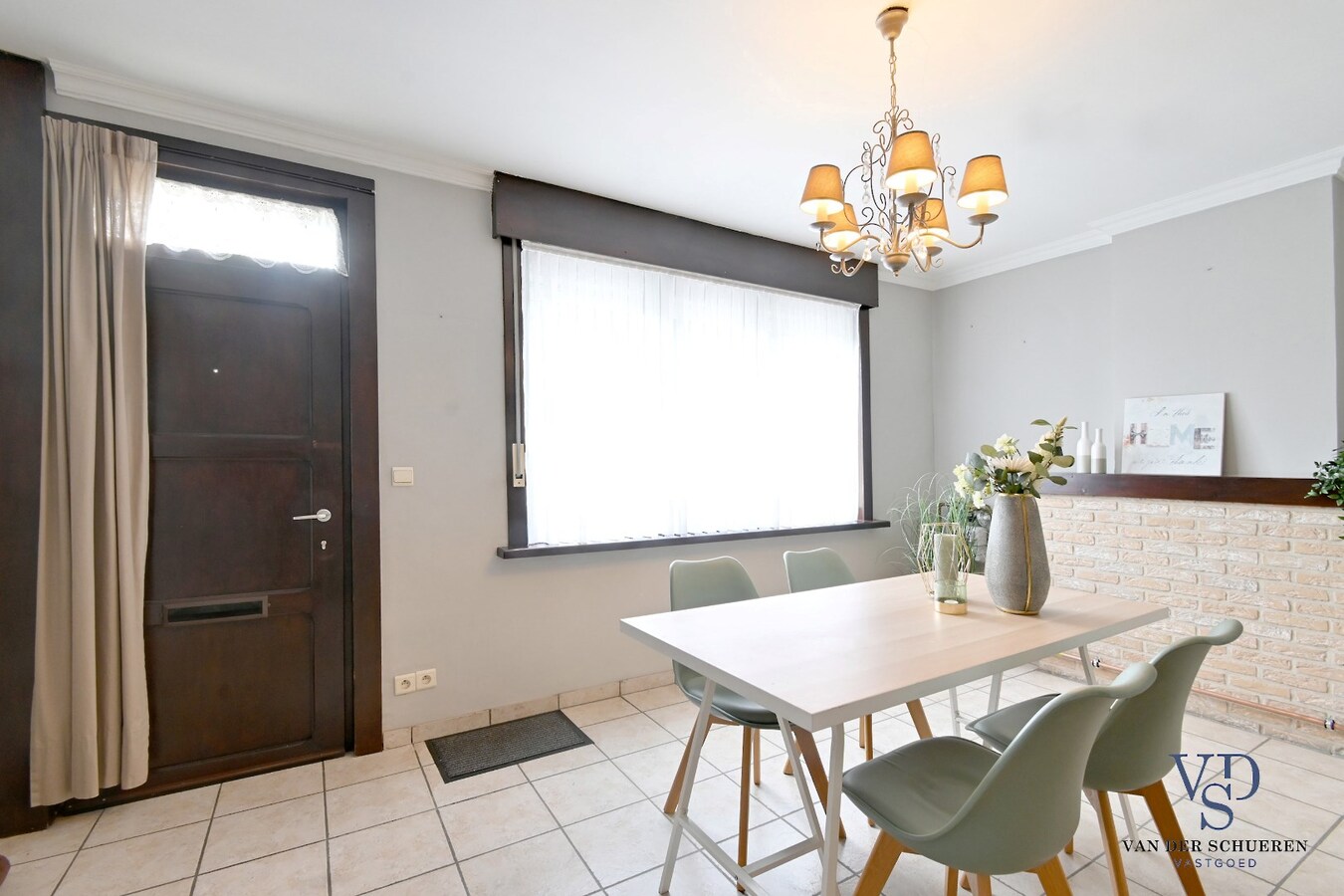 Degelijke rijwoning. 