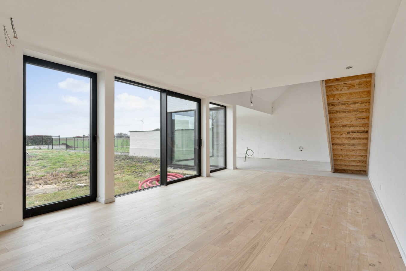 Exclusieve halfvrijstaande woning te koop na transformatie van bestaande hoeve naar 2 BEN-woningen! 