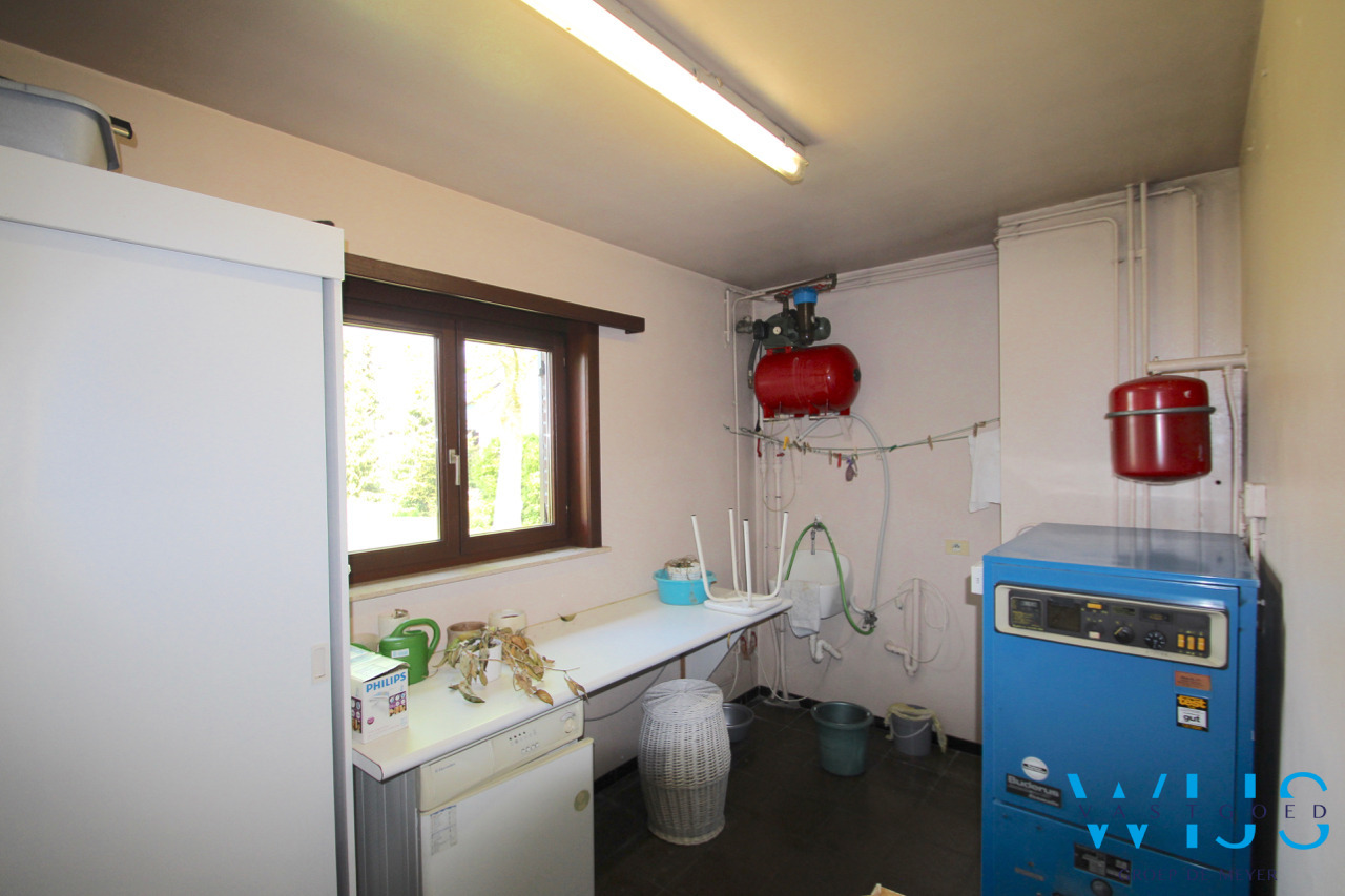 Prachtige instapklare en ruime woning op 1547m²  te OOSTEEKLO 
