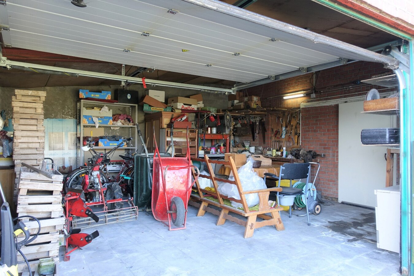 Karaktervolle woning met dubbele garage op 1.408m² 
