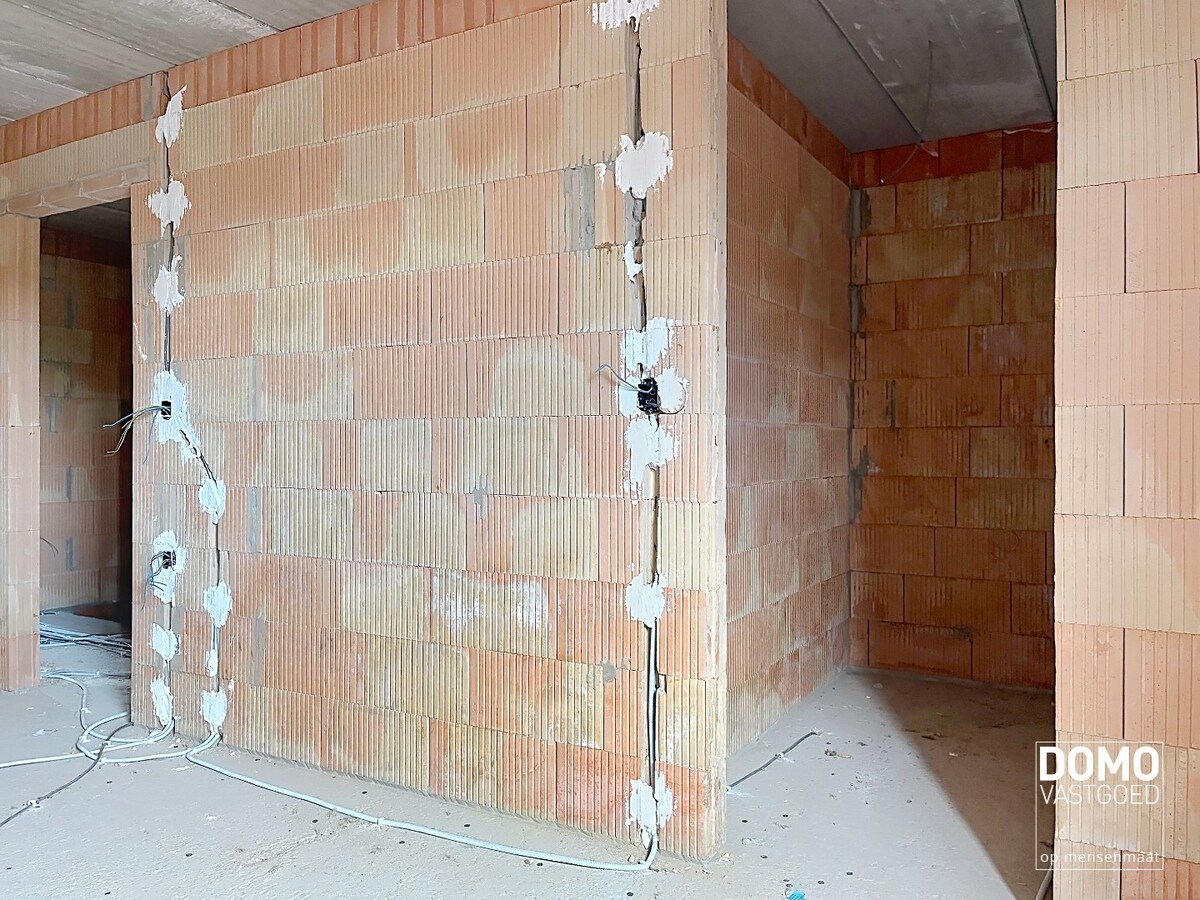 MODERNE NIEUWBOUWWONING IN AANBOUW TE KURINGEN 