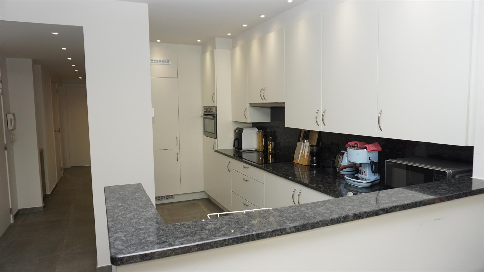 PRACHTIG VERNIEUWD APP. MET  ZICHT OP PARK 