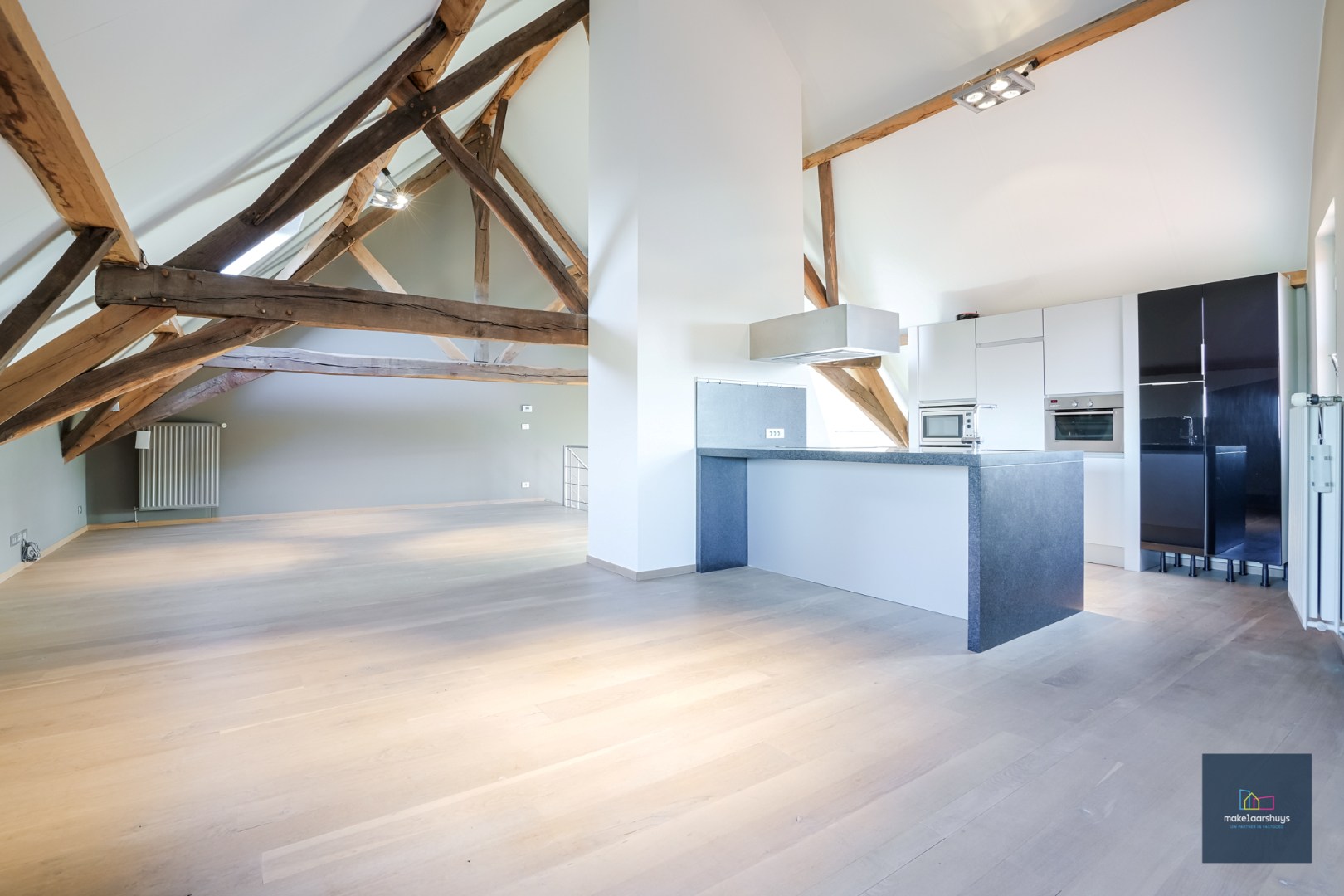 VERHUURD NSCHRIJVEN via de site ; Stijlvolle duplex in de hist. stadskern 