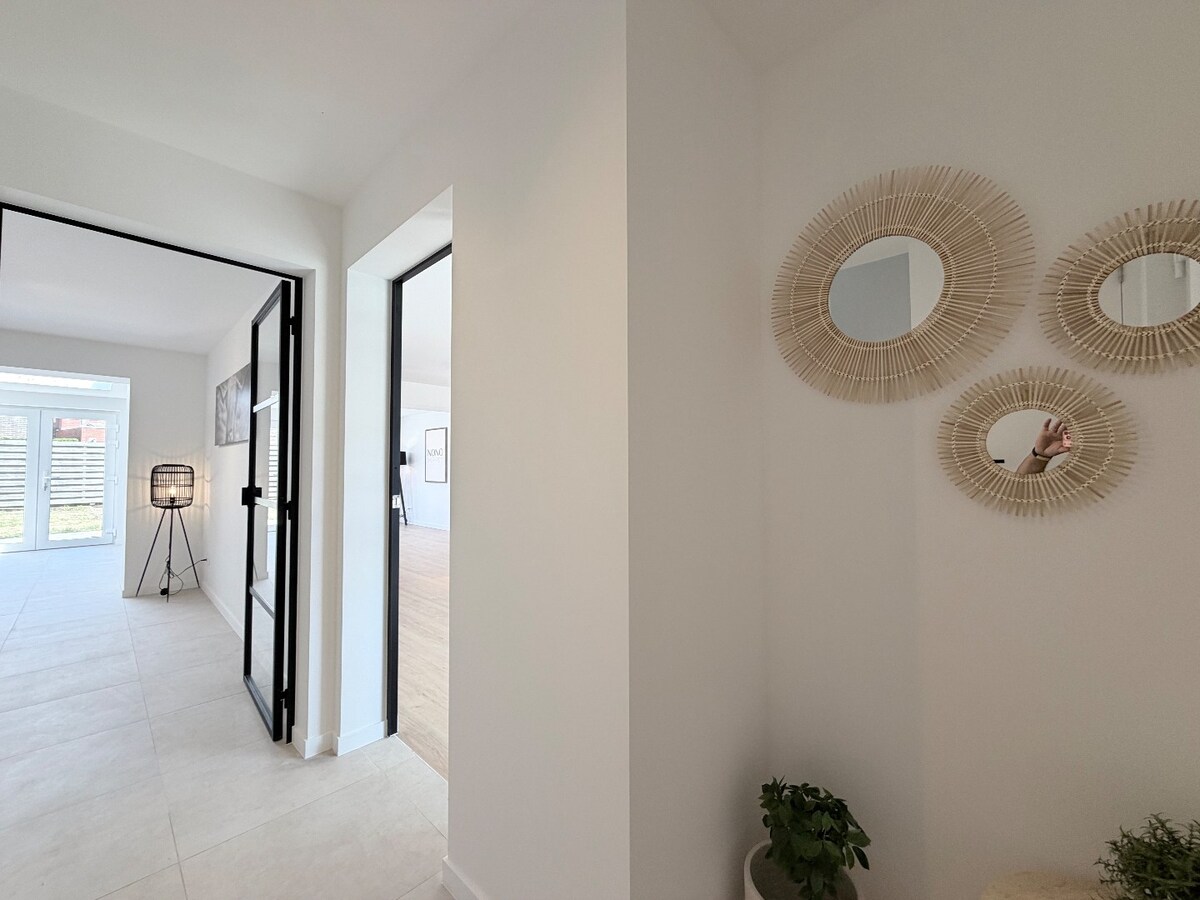 Prachtige gerenoveerde zeer ruime woning in een rustige wijk te  Gullegem ! *** NONO INSPIRED*** 