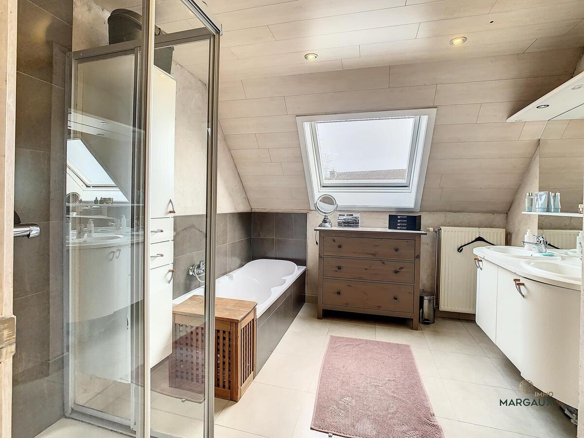 Rustig gelegen vrijstaande villa met grote tuin 