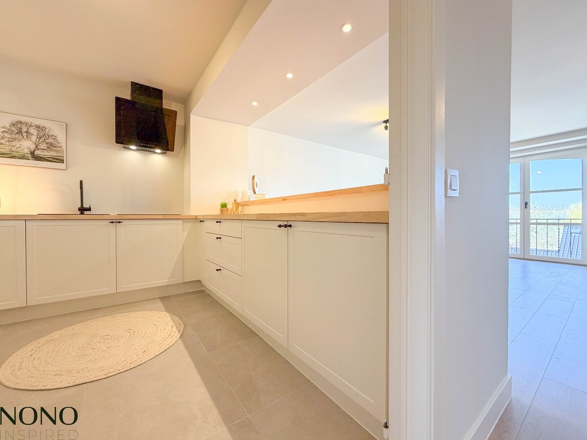Fantastisch 2-slaapkamer appartement met staanplaats en terras pal in de Doorniksewijk !  *** NONO INSPIRED *** 