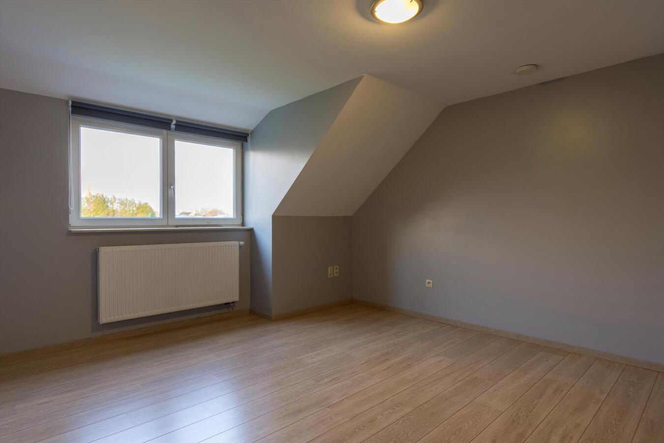 Goed gelegen recente pastoriewoning 
