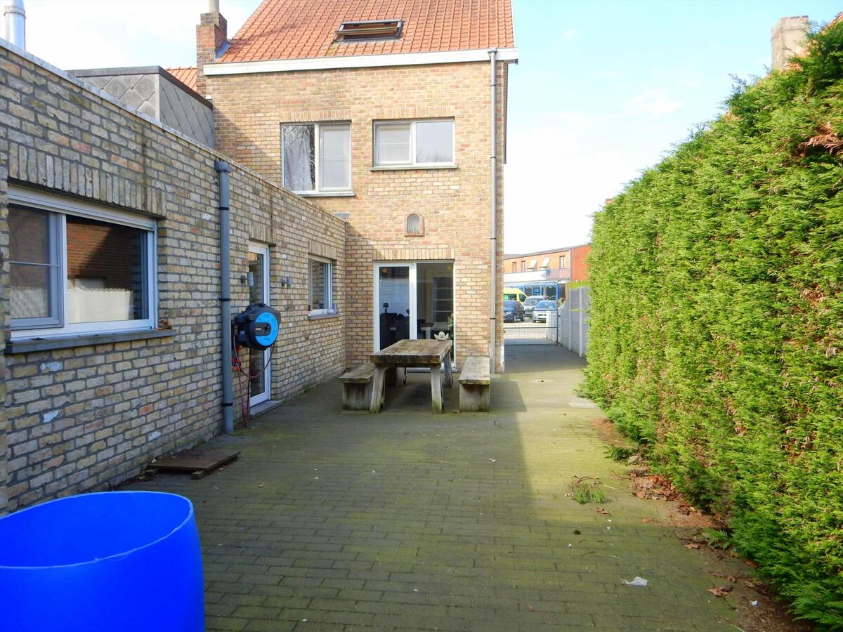 Ruime woning te Jabbeke met 4 slaapkamers 