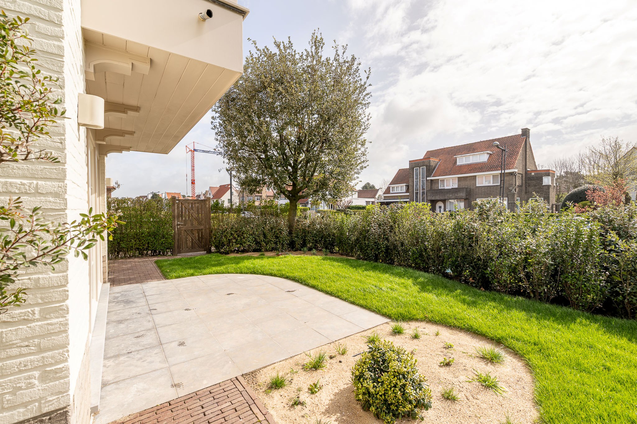 Prachtig gerenoveerde  halfopen woning op topligging nabij centrum, zee en strand 