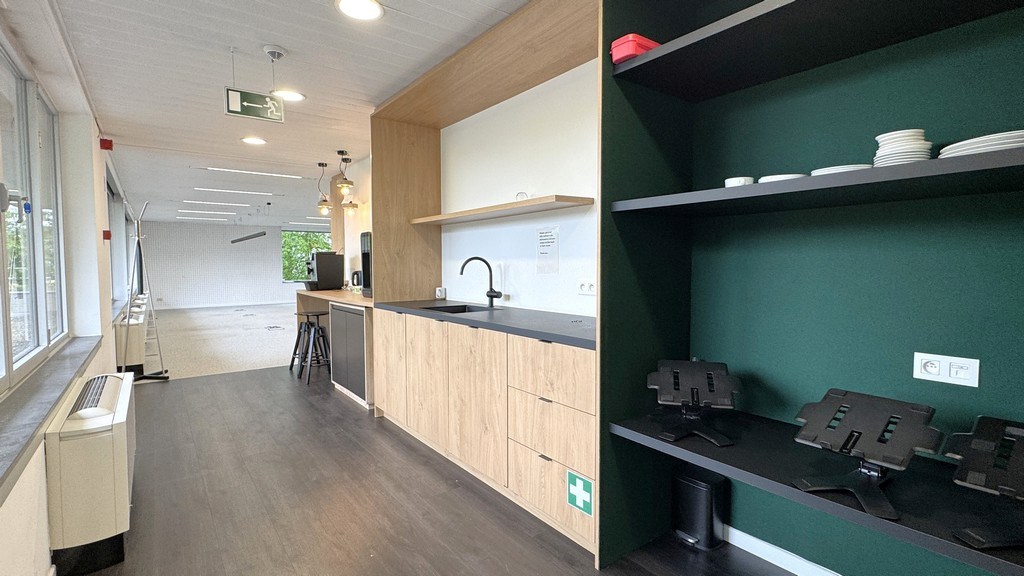Gerenoveerde kantoren te huur aan N70 in Lochristi