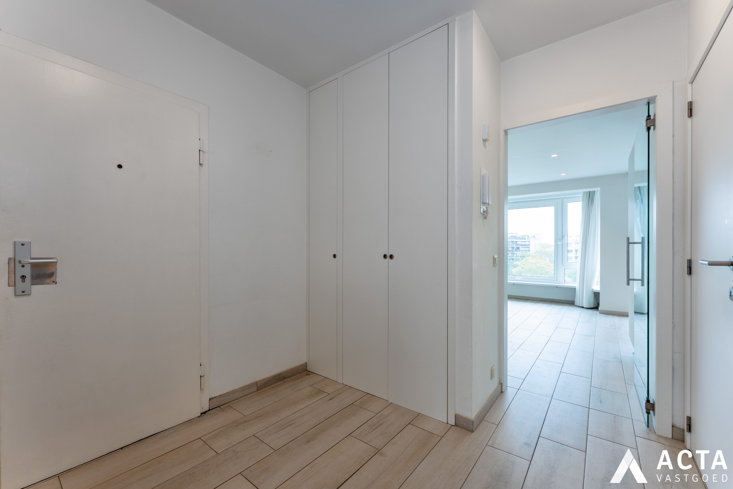 Instapklaar appartement met twee slaapkamers en parkzicht. 