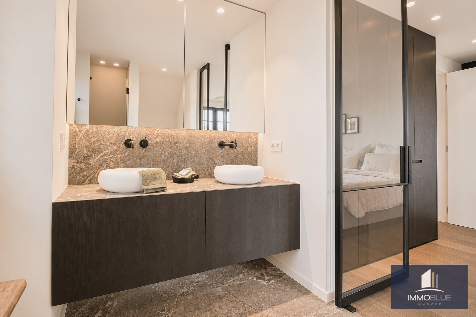 Volledig gerenoveerde villa rustig gelegen op de rand van het Zoute. 