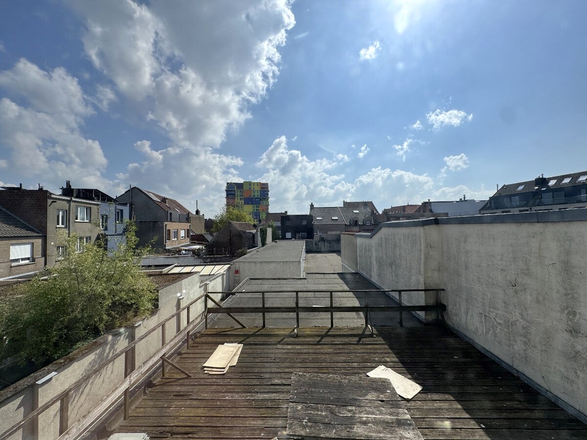 Karaktervolle herenwoning in neo-Vlaamse renaissancestijl met uitzonderlijk potentieel op topligging nabij zee 