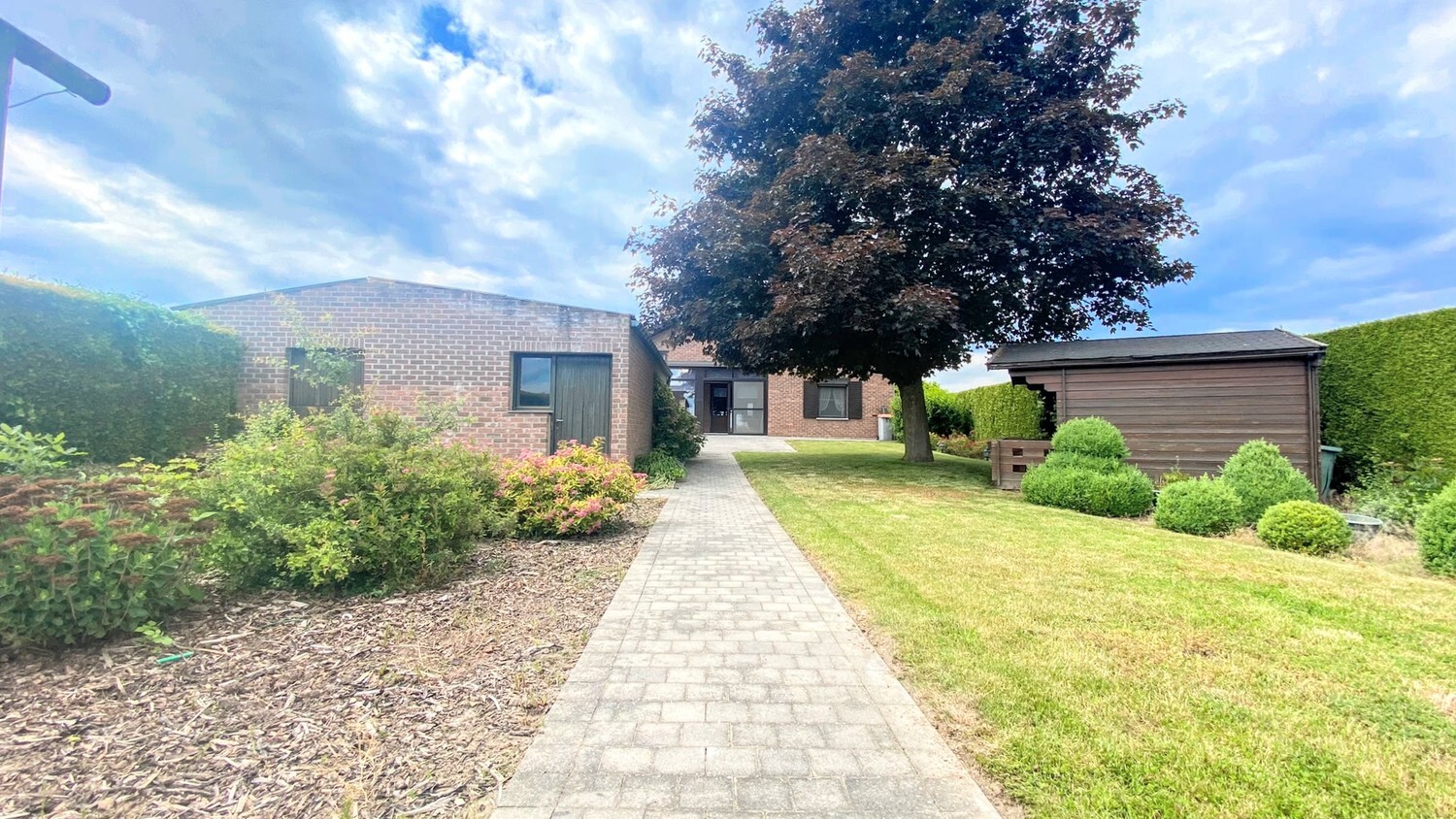 Royale, rustig gelegen bungalow op 2505 m² vlakbij Maastricht 