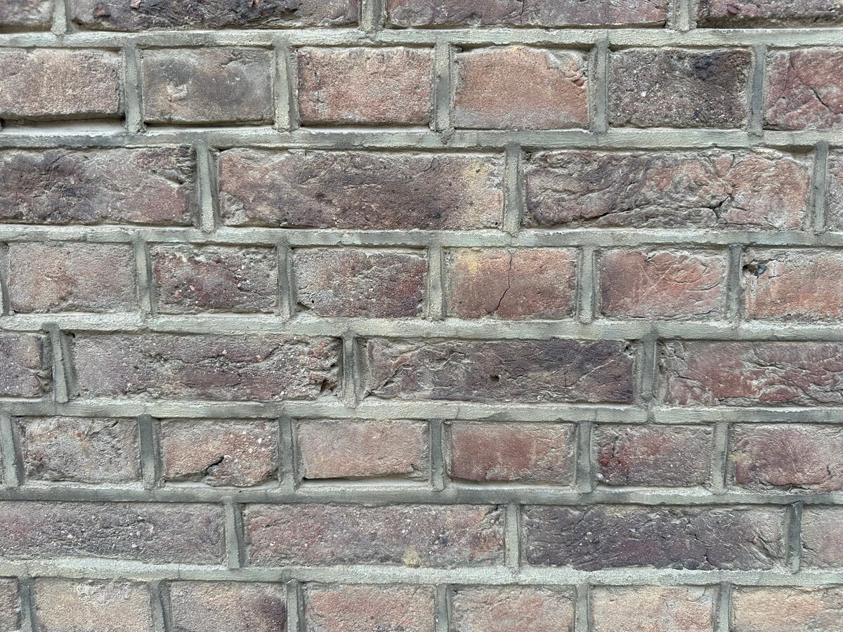 Charmant Leut : te renoveren woning met 3 slaapkamers, terras, tuin, garage, berging. 