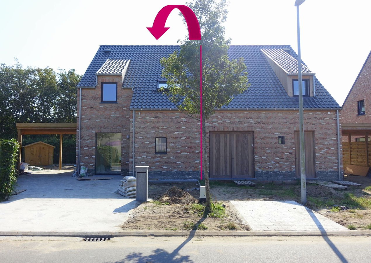 Halfopen nieuwbouwwoning in pastoriestijl 