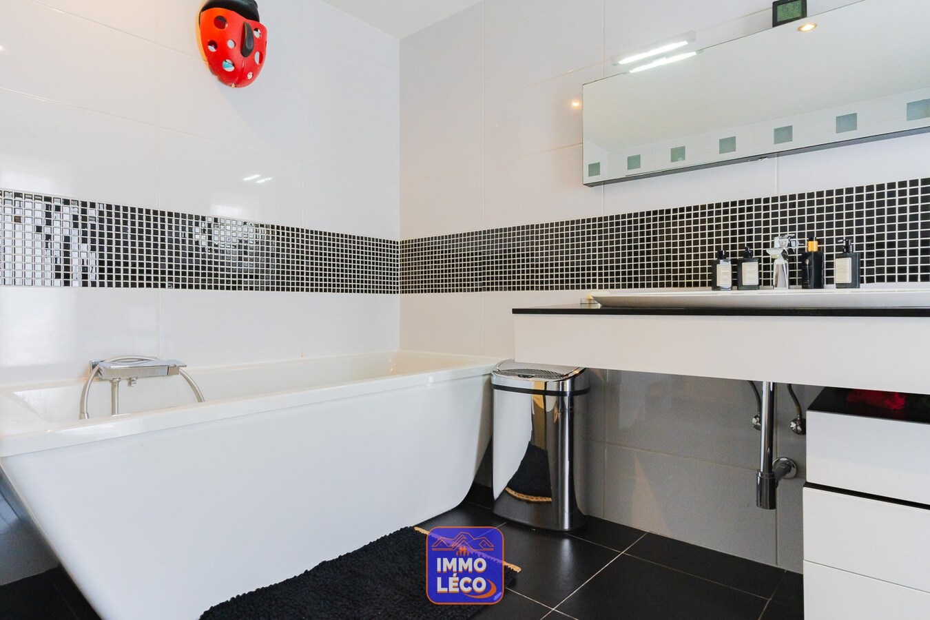 Maison moderne entièrement rénovée avec jardin, dans le village de Luingne ! 