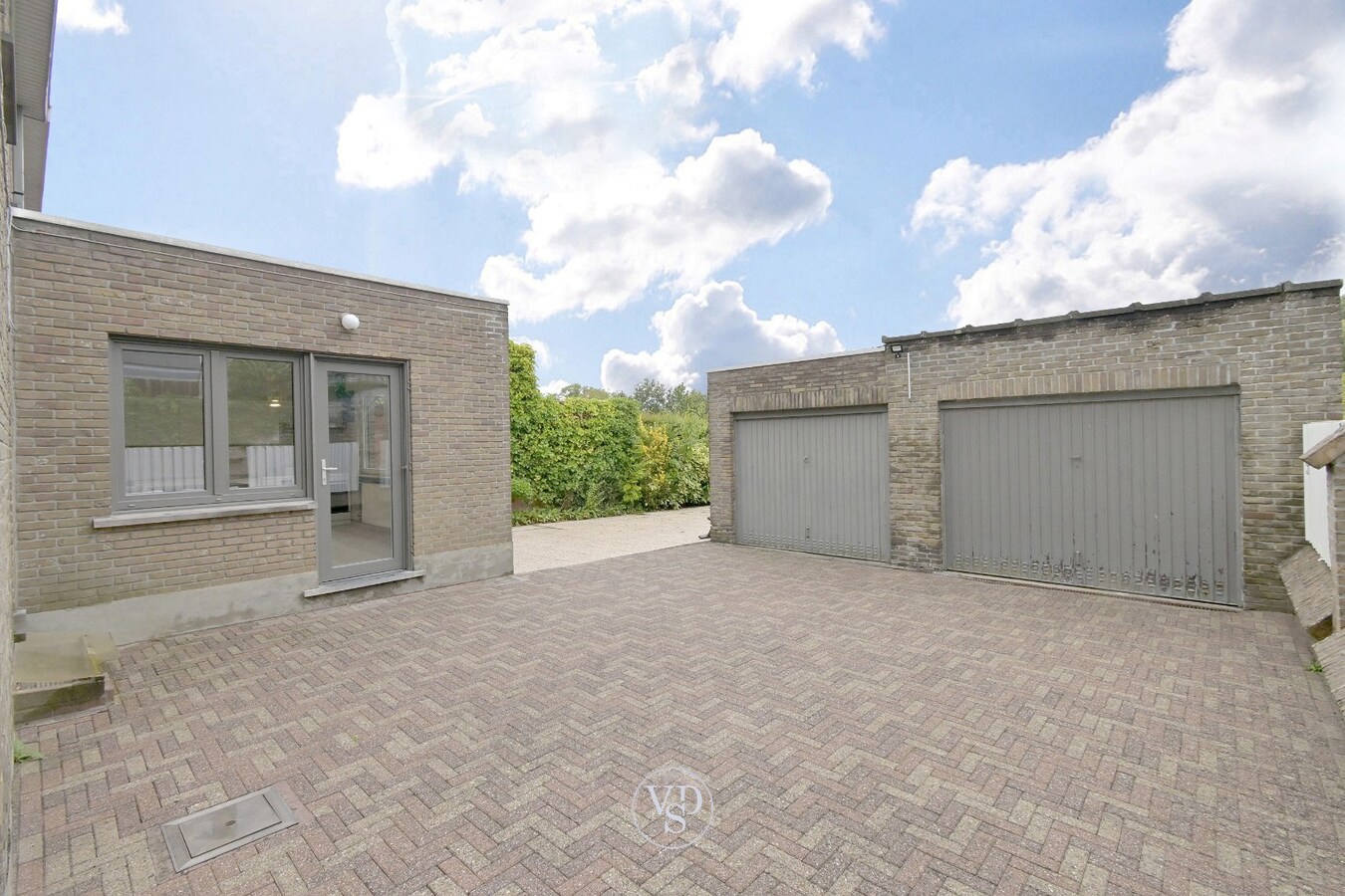 Degelijke Half Open Bebouwing. 