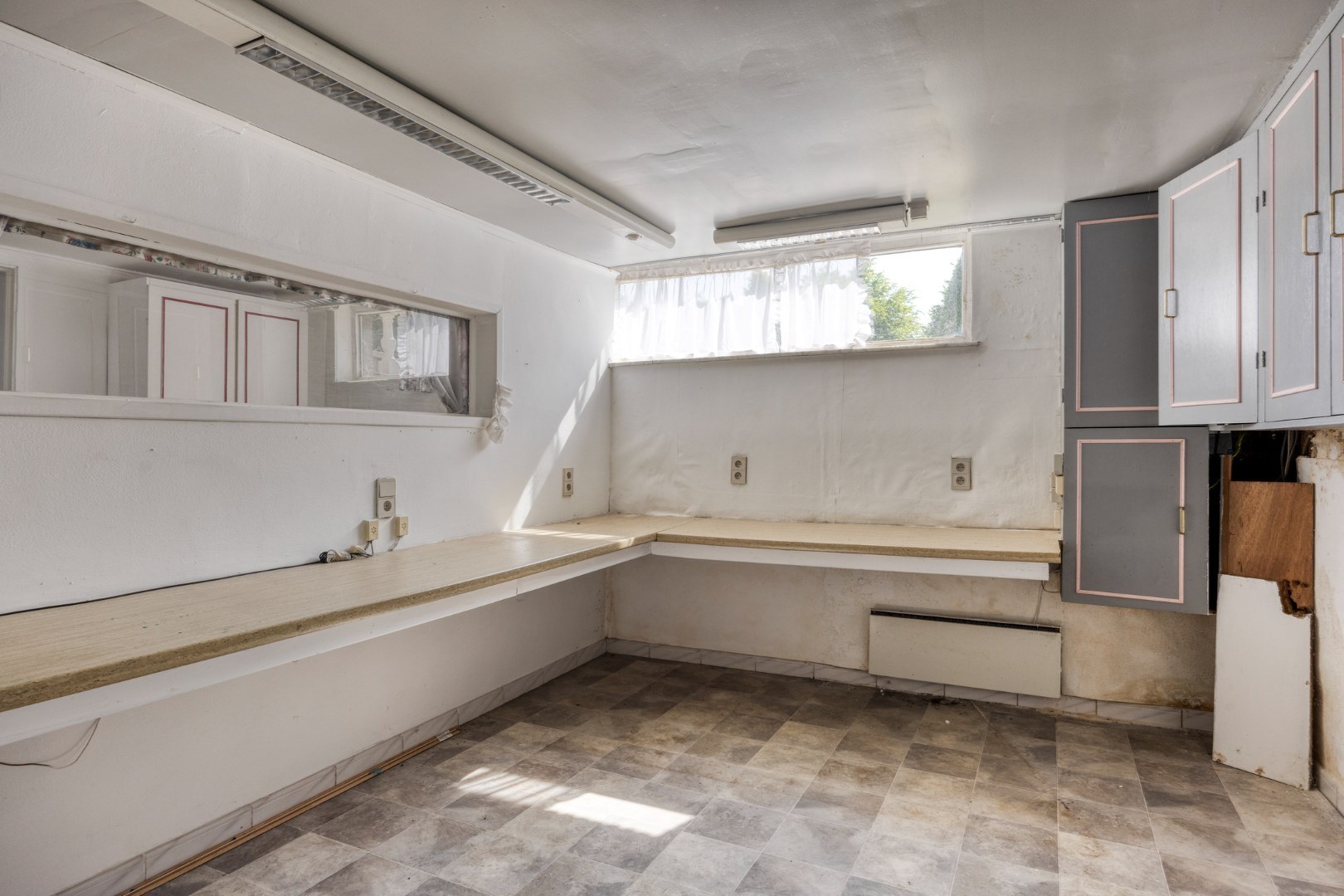 BUNGALOW – 2/4 kamers, dubbele garage &amp; kelders – 1650 BEERSEL 