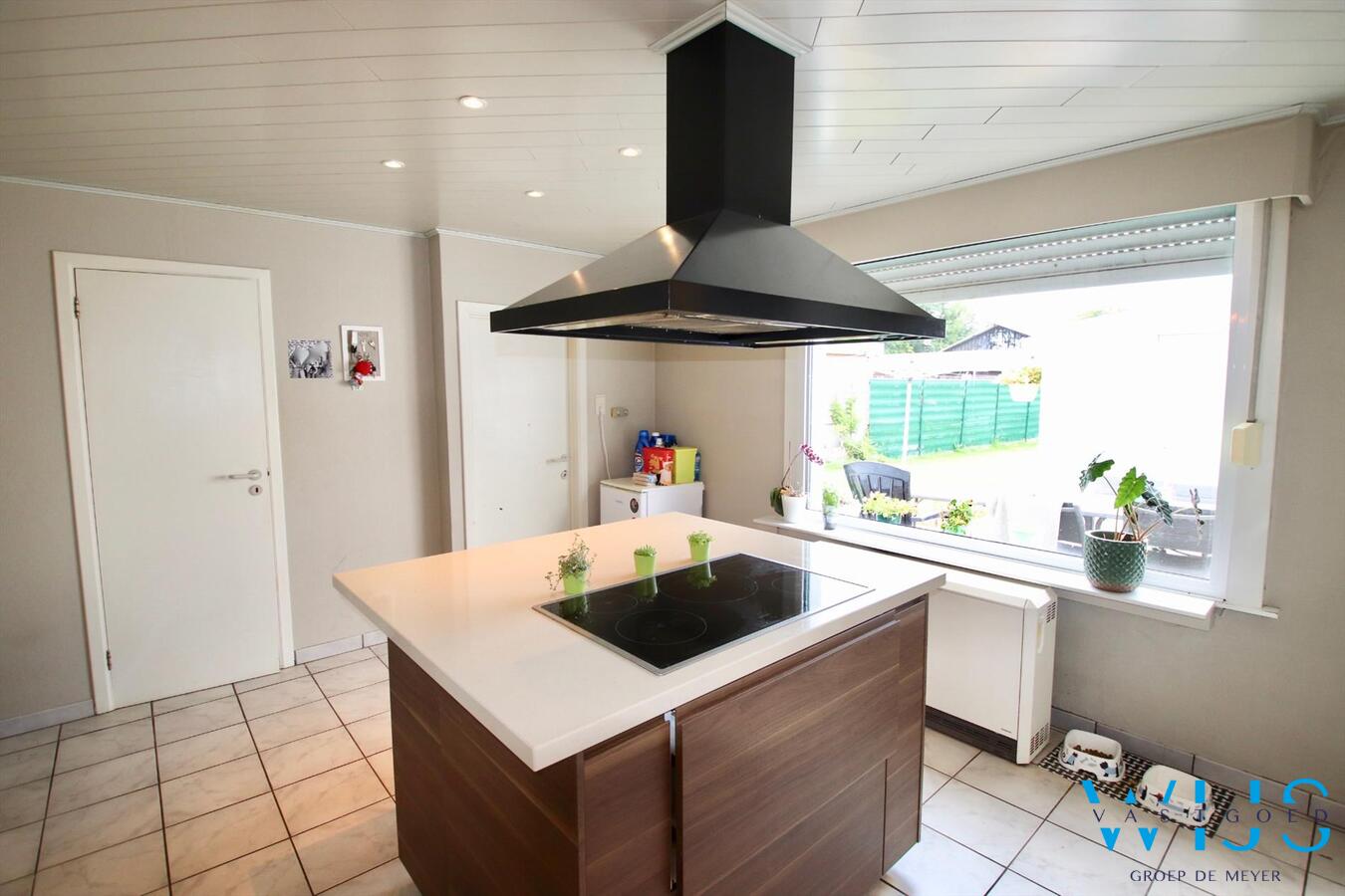 Leuke gezinswoning met 4 slaapkamers + tuin en garage te Zelzate! 