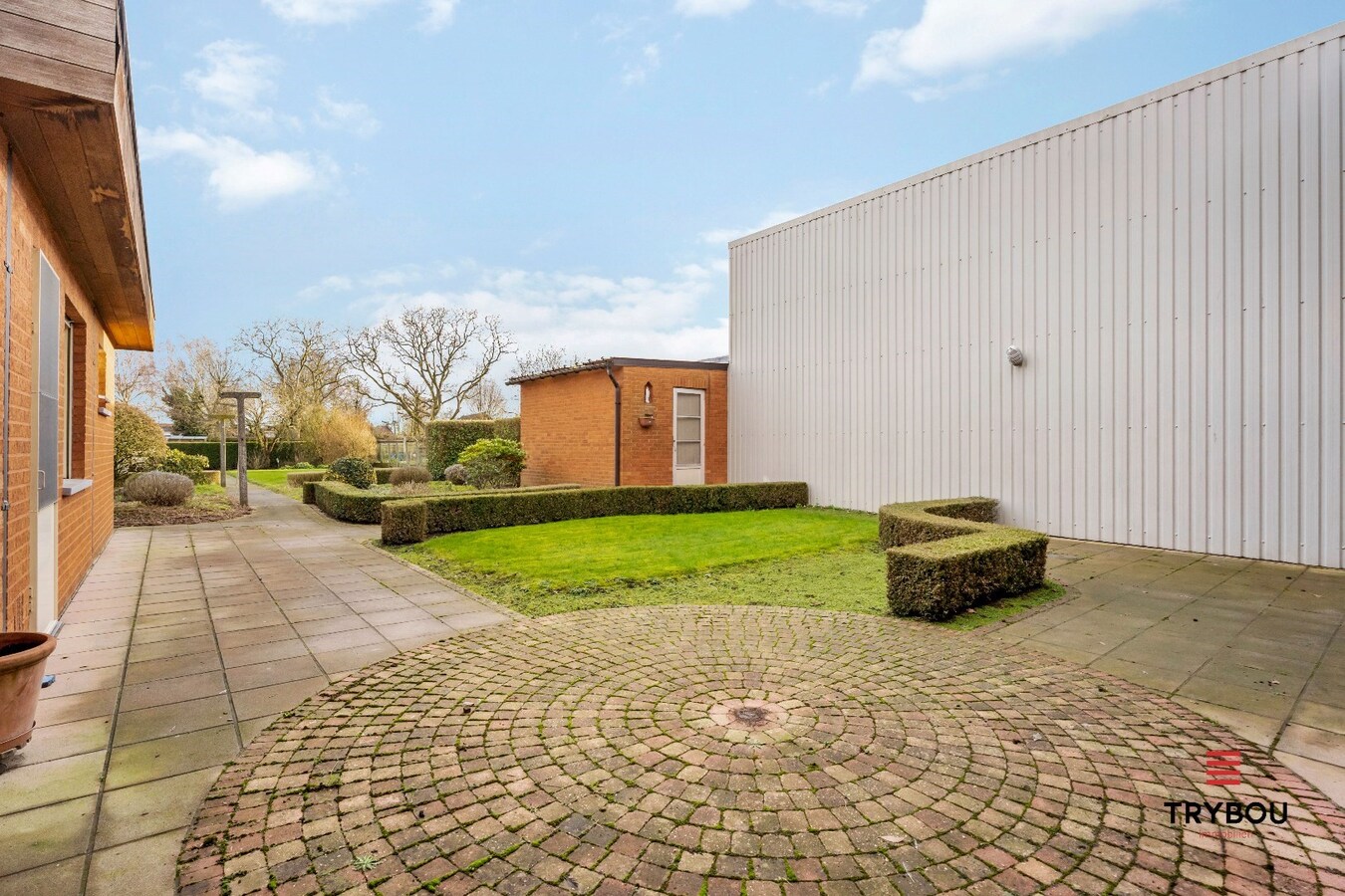 Zeer ruime gezinswoning in het centrum van Merkem 