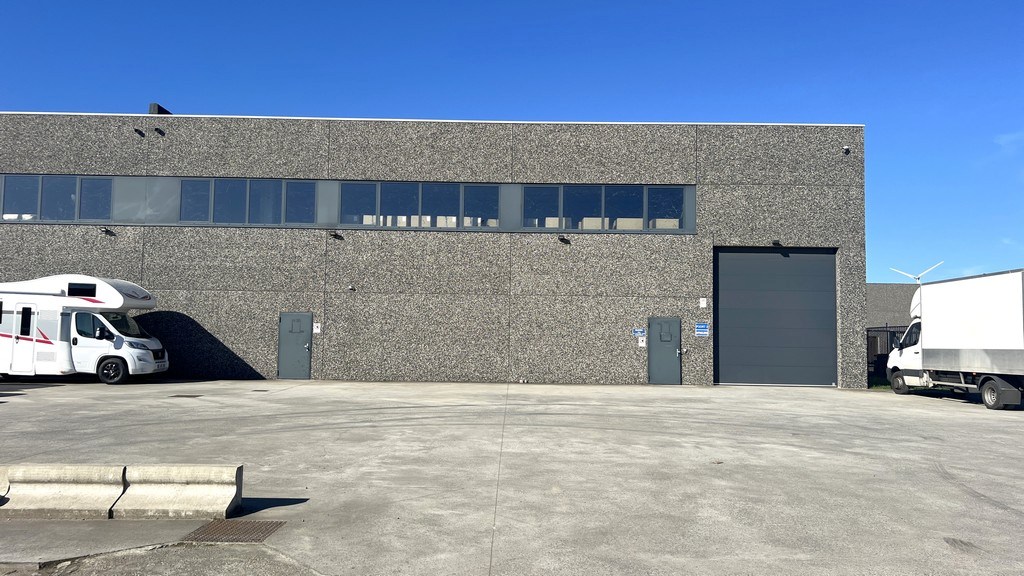 Magazijn met mezzanine te huur in Zele