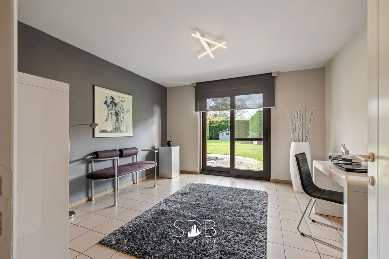 Prachtige ruime villa met gezinstuin + appartement op 2.135m² 