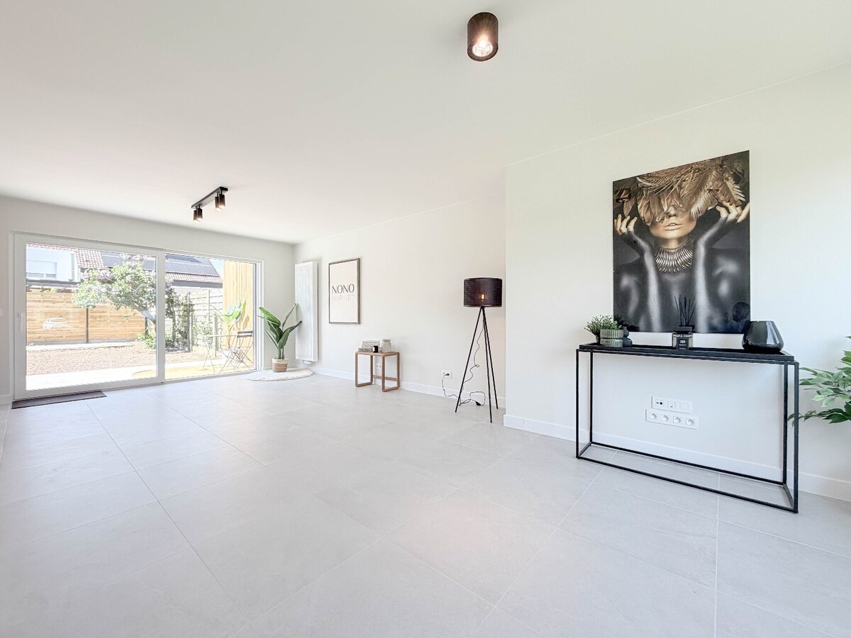 ABSOLUTE TOPPER !!!  Ontdek nu dit prachtige vernieuwde pand gelegen te Kortrijk/Heule ! *** NONO INSPIRED *** 