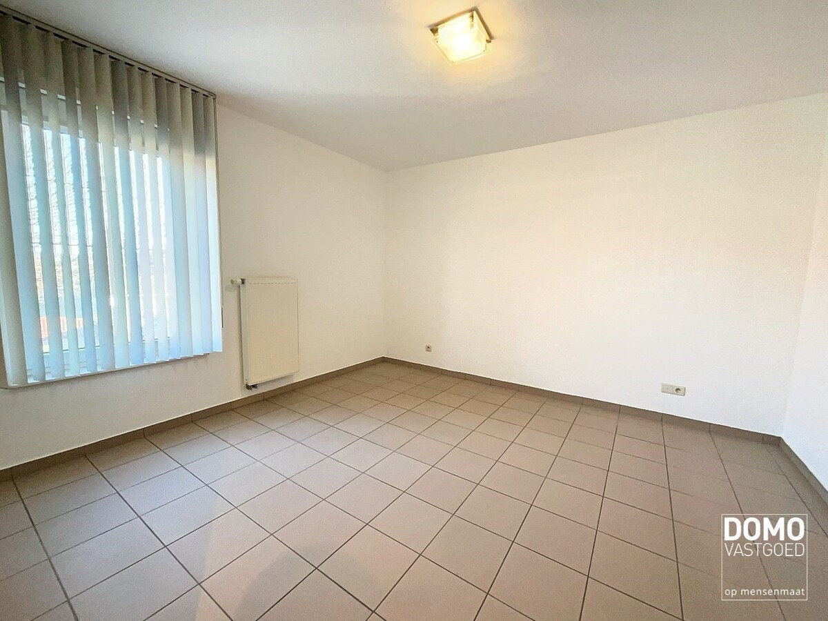 RUIM APPARTEMENT MET 3 SLAAPKAMERS EN GARAGE TE TUILT 