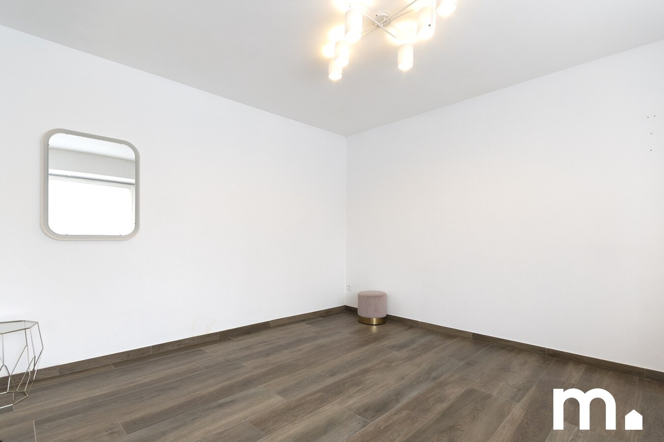 Ruime gerenoveerde gezinswoning met 5 slaapkamers en 2 badkamers ! EPC B ! 