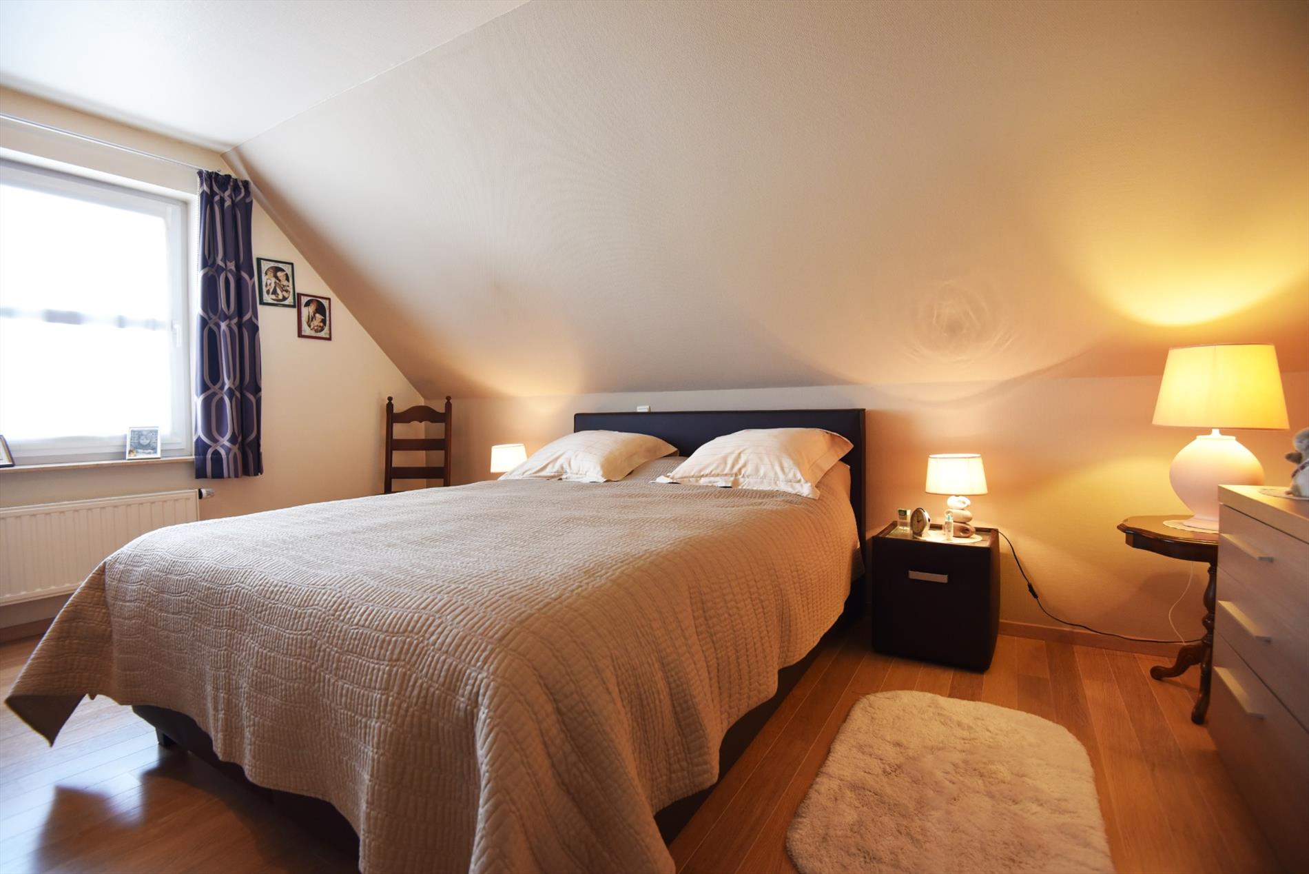 Recente gezinswoning met 3 slaapkamers, rustig gelegen te Adegem. 