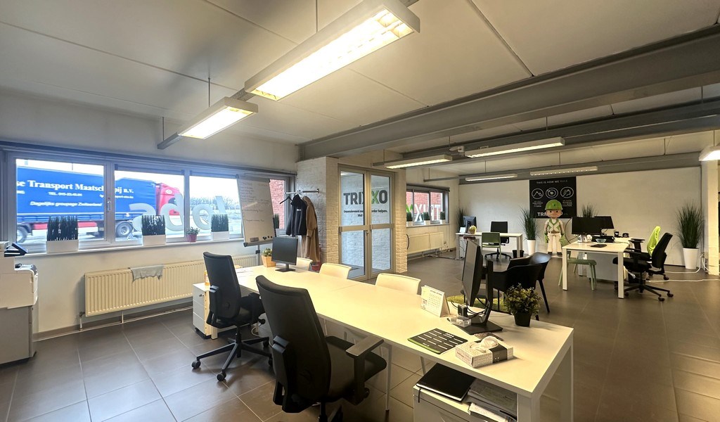 Commercieel gelegen kantoor te huur langs R4 in Mariakerke