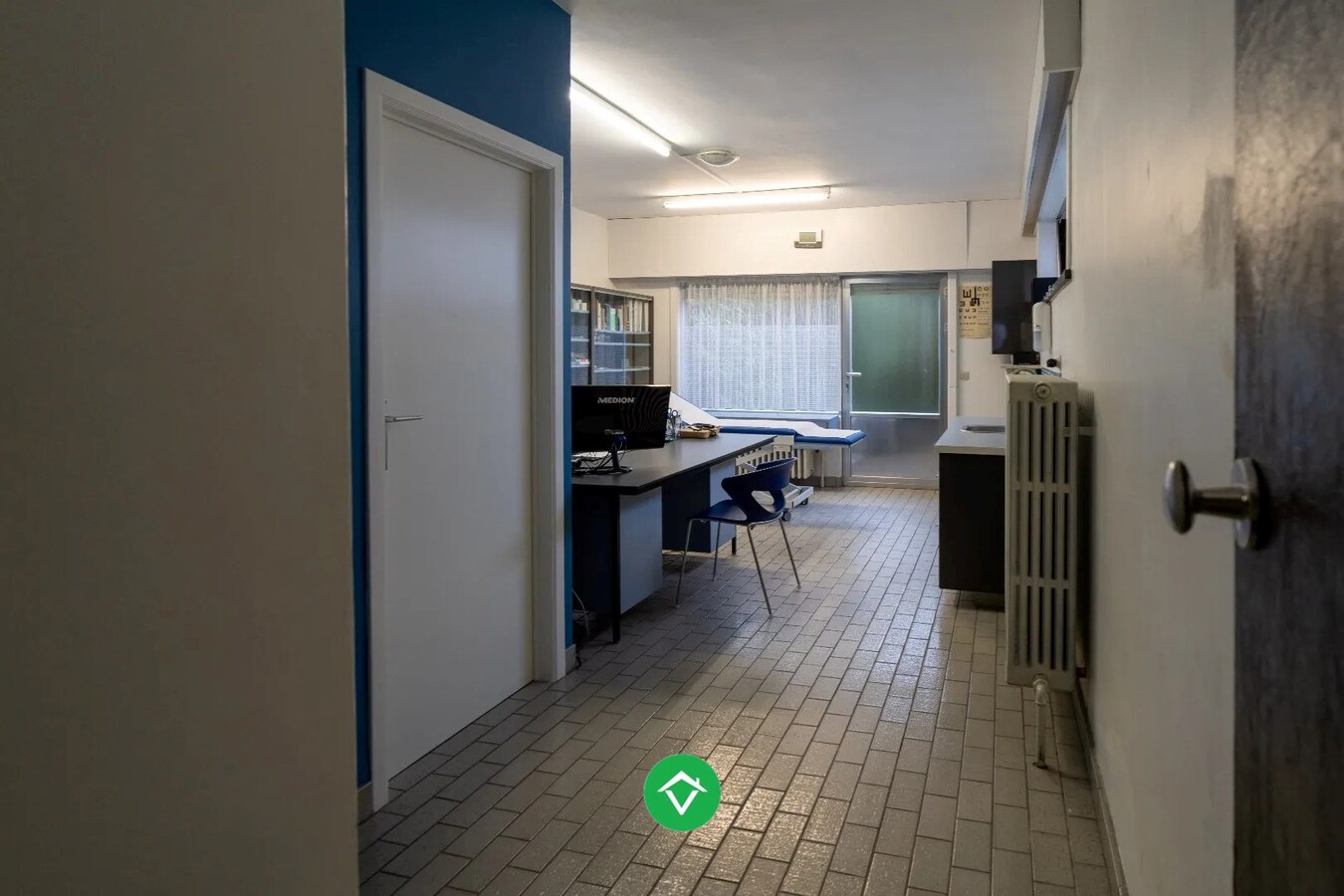 Woning met 6 slaapkamers en praktijkruimte in het centrum van Koekelare 