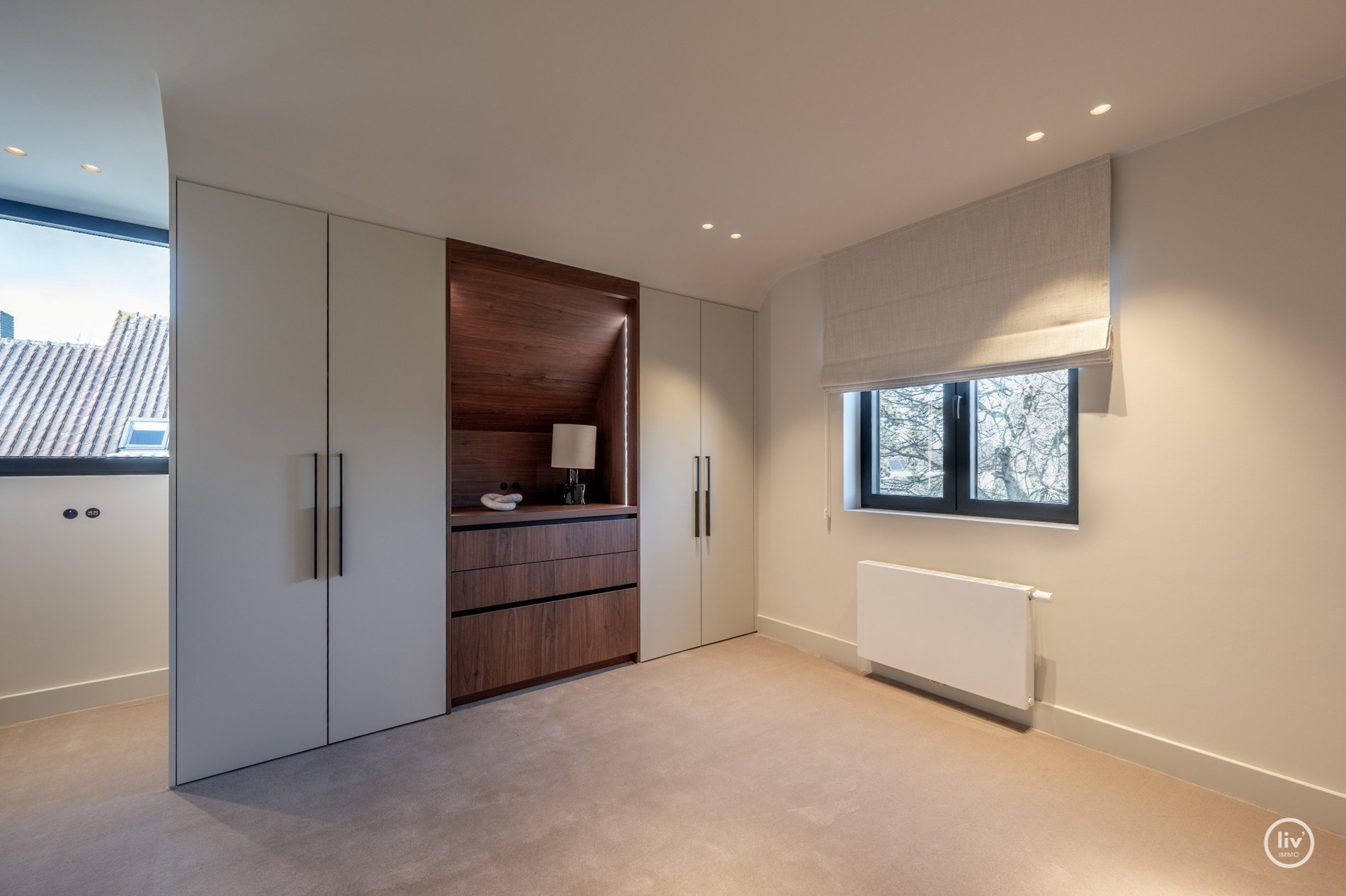 Magnifique villa rénovée, située sur un grand terrain de 1365 m2 dans un quartier résidentiel de villas, à proximité du centre de Knokke. 