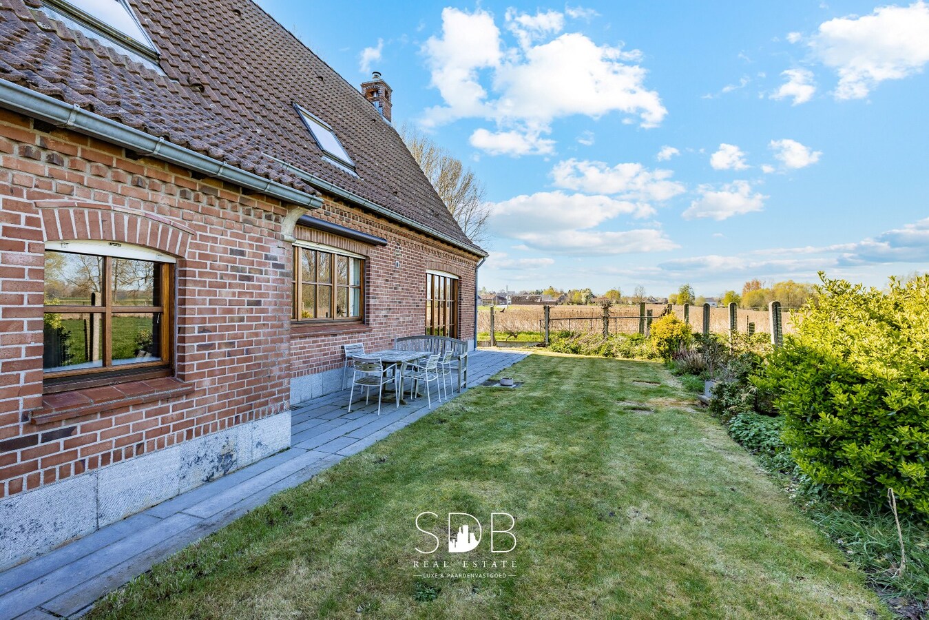 Boerderij met aanpalende graslanden op 12.970m² + mogelijkheid tot bijkopen graslanden +/-20ha 