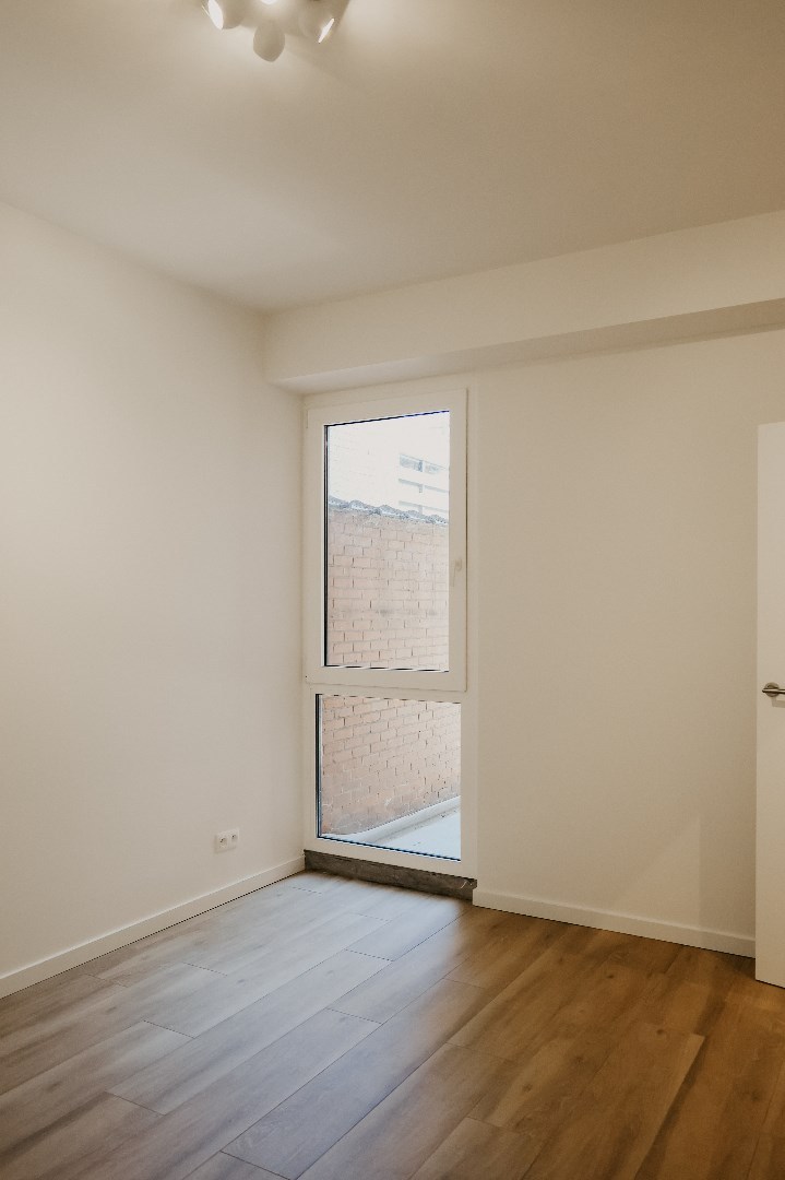 Prachtig gelijkvloers appartement met 3 slaapkamers en terras, midden in het centrum! 