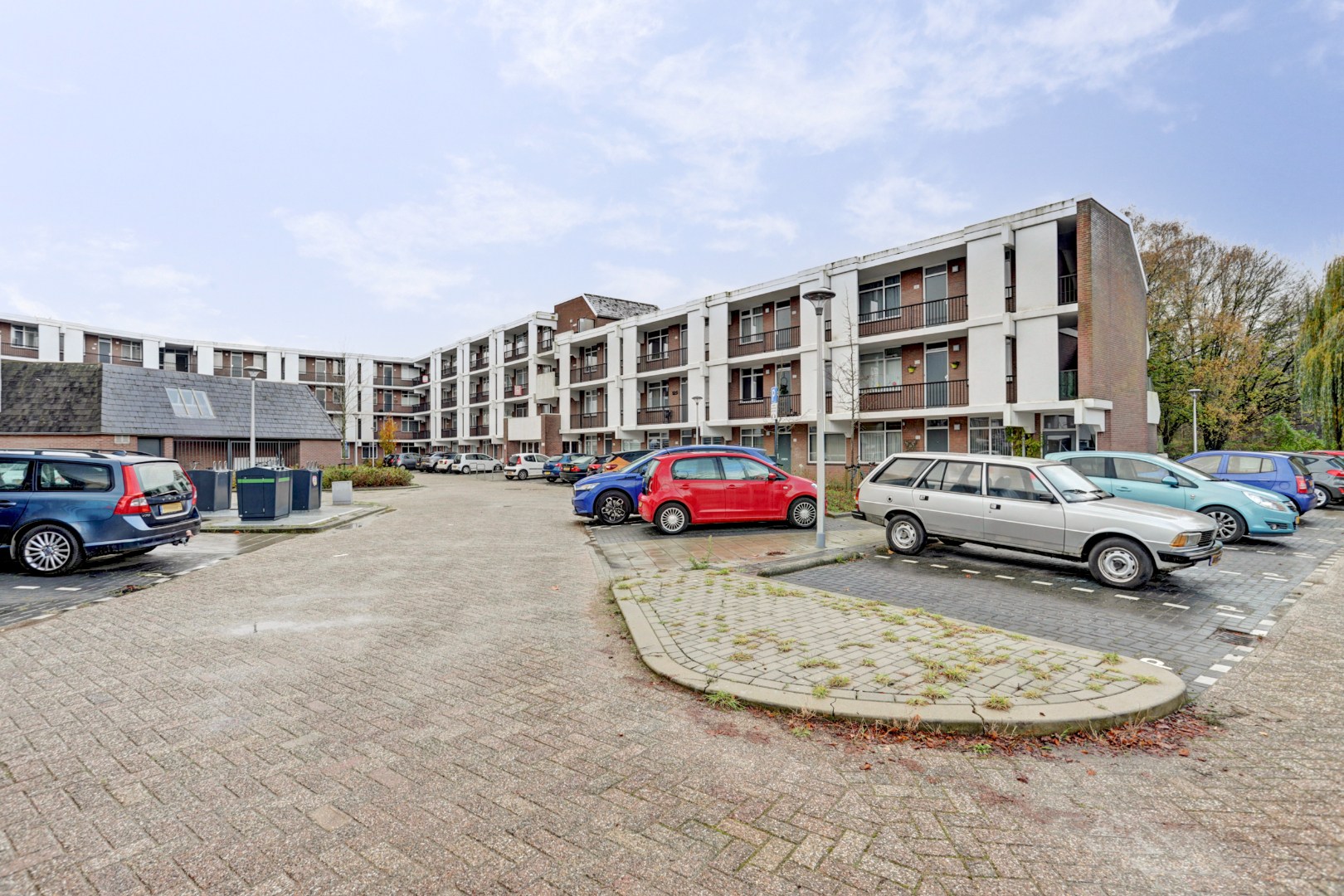 Modern afgewerkt 3 kamerappartement gelegen op de 3e verdieping met schitterend vrij uitzicht en ligging aan water! 