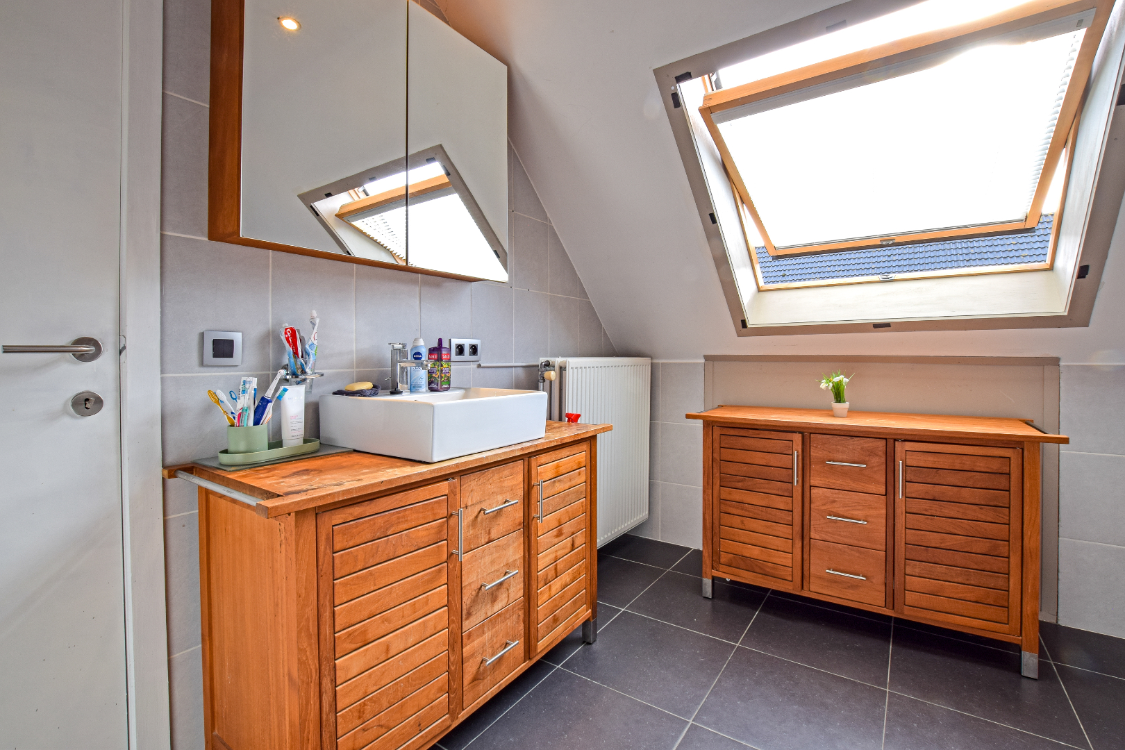 Instapklare energiezuinige woning met garage op 289m² te De Panne. 