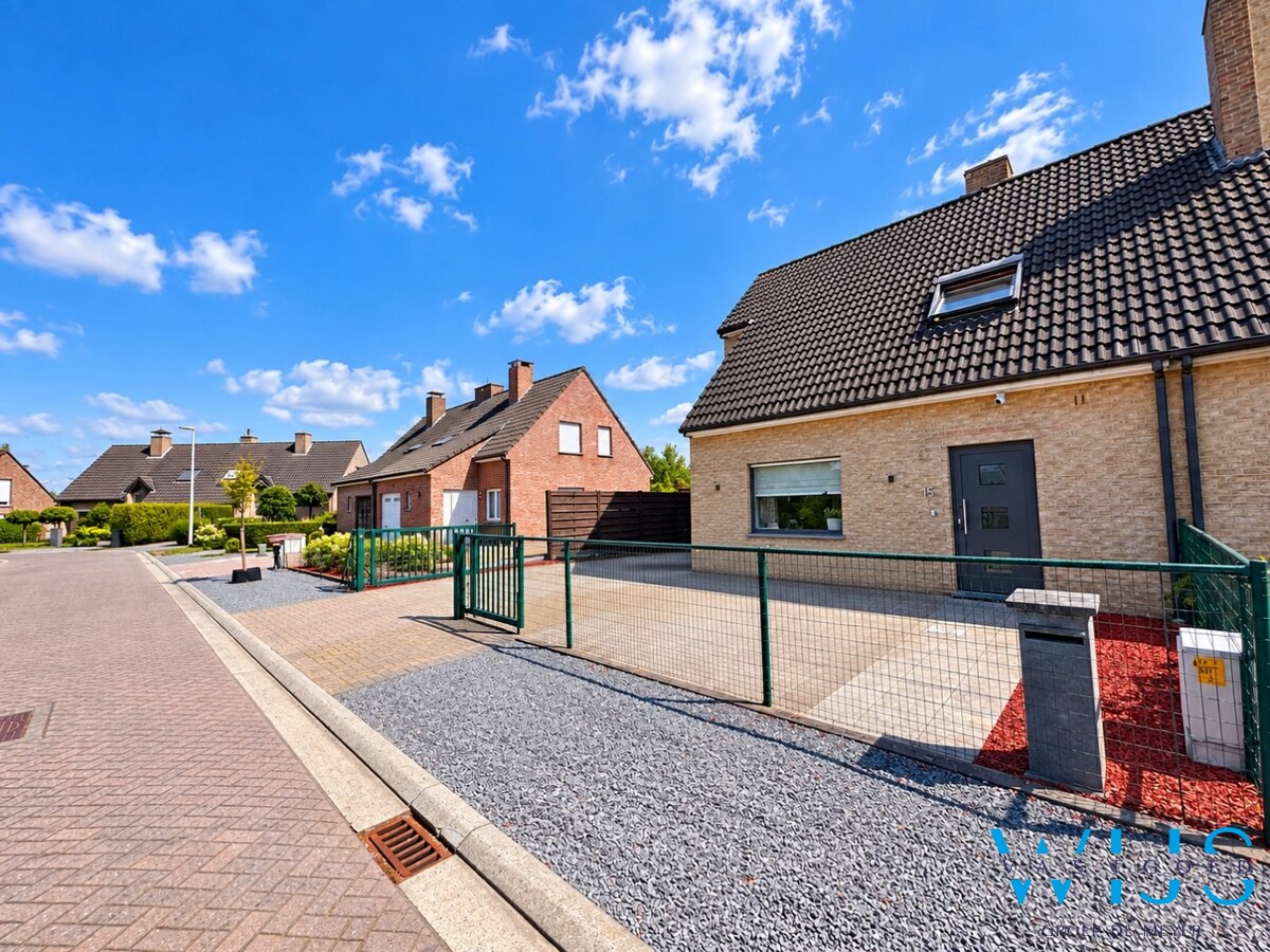 Instapklare halfopen bebouwing met landelijk uitzicht in Rieme/Ertvelde 