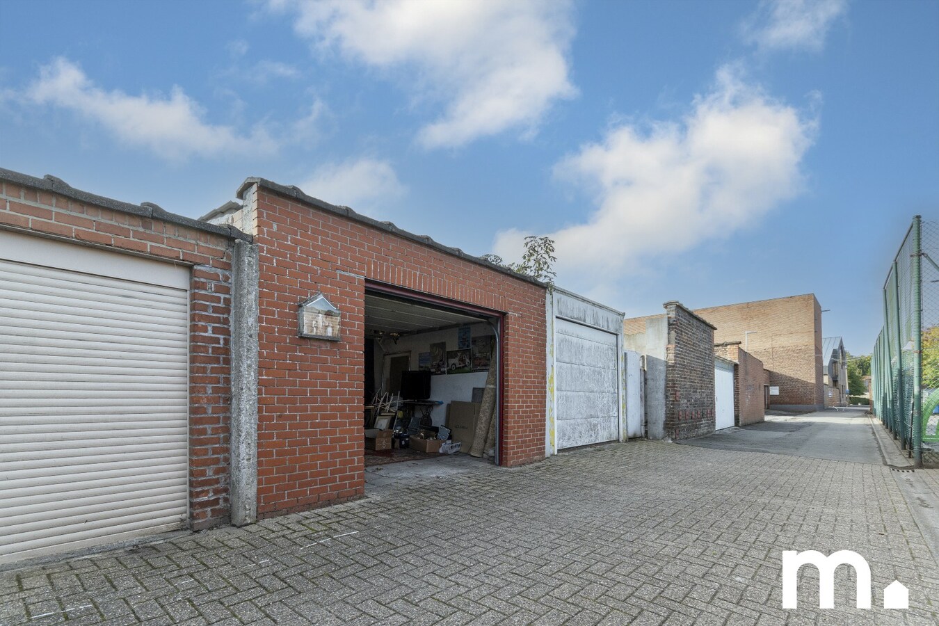 Ideale starterswoning te Zwevegem nabij het centrum met Garage! 