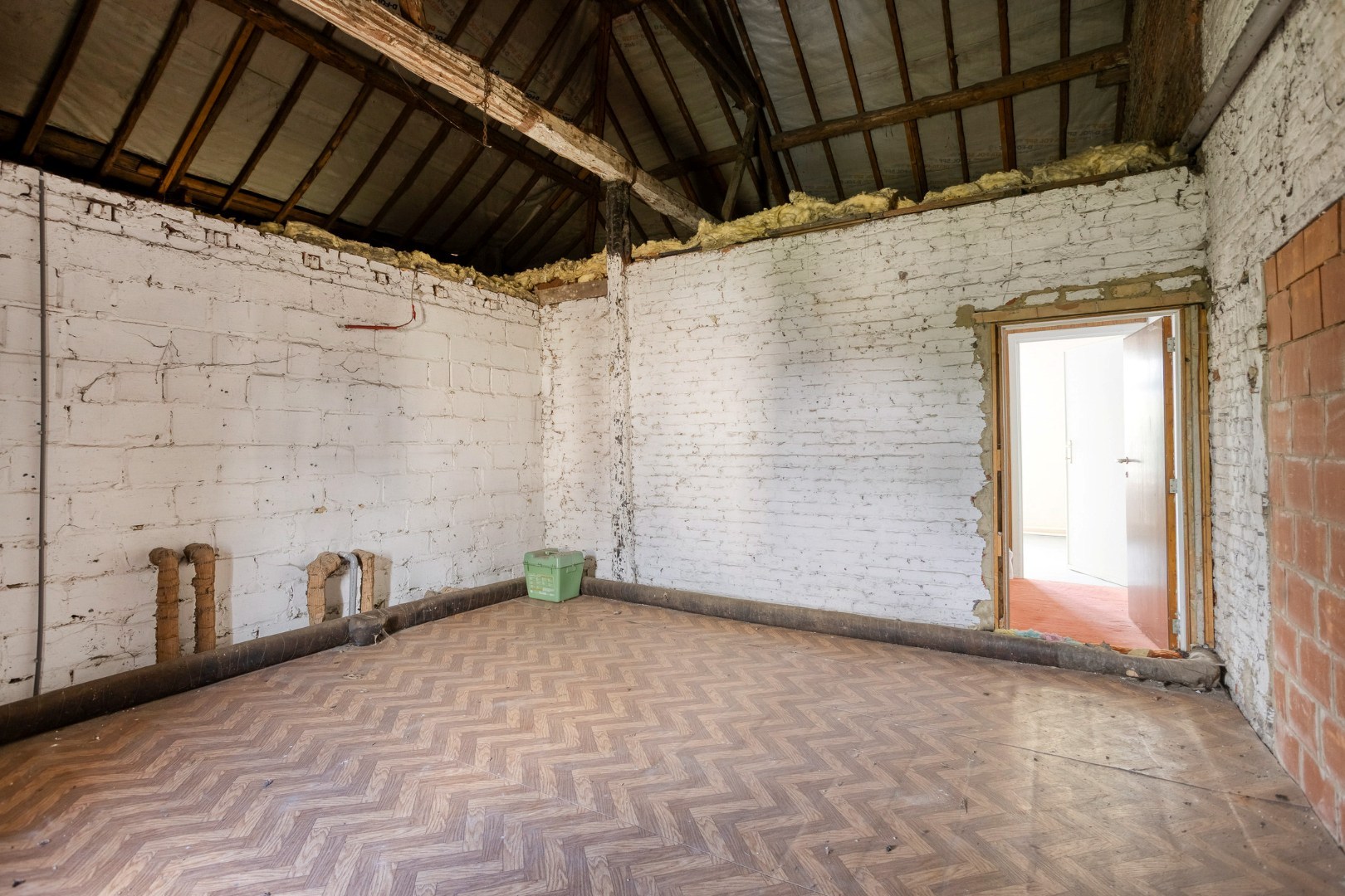 TE RENOVEREN WONING met 2/3/4 slaapkamers en tuin – 1640 SINT-GENESIUS-RODE 