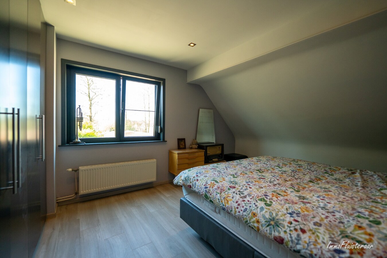 BEZOEKDAG OP 23 MEI VAN 10U TOT 14U. Landelijk gelegen woning met stallen en handig bijgebouw op ca. 7.025 m² (Optie aankoop extra aanpalend weiland van 5.735 m2) 