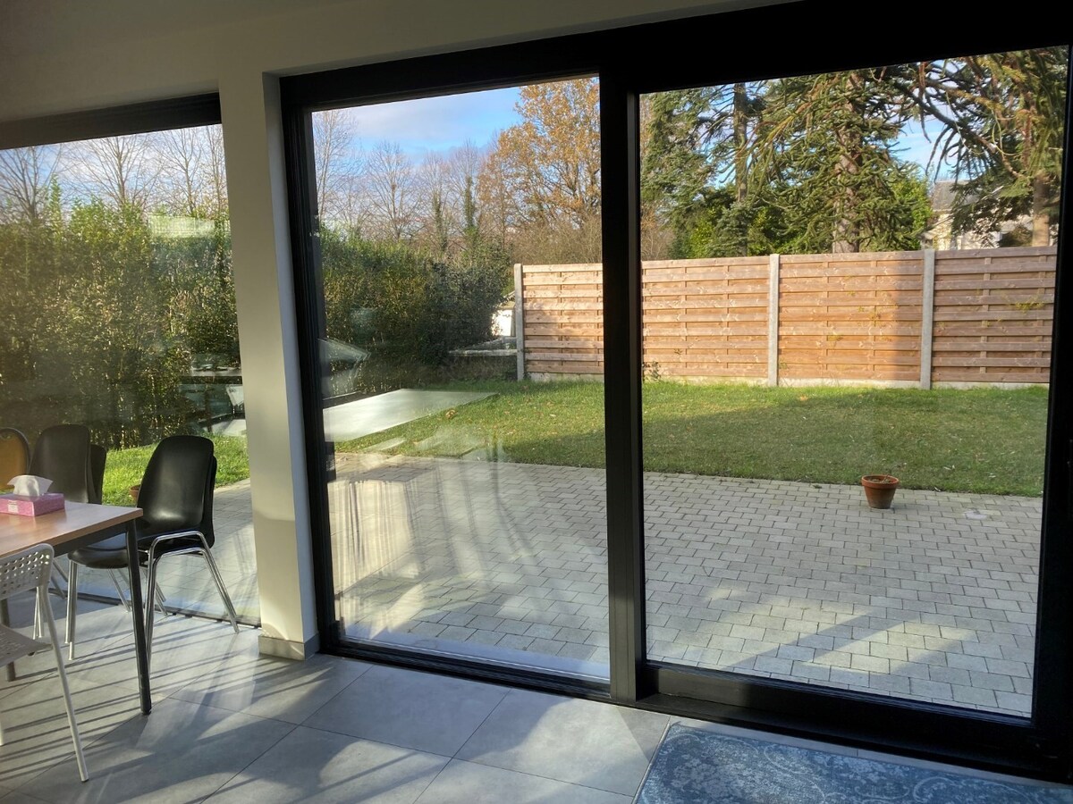 Half Open Nieuwbouw. Op 750 m van Gent-St-Pieters én aan tramhalte. 