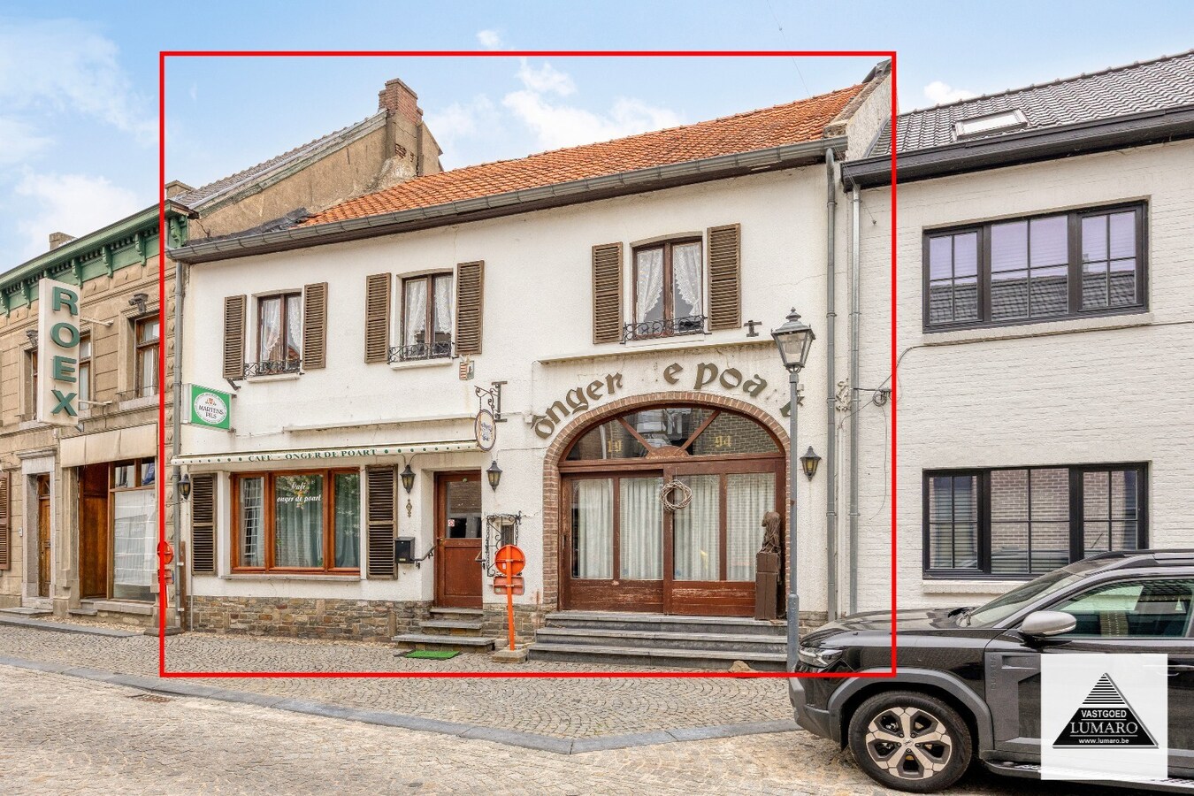 Te renoveren pand met woonst met pitoreske  voorgevel. "Önger de Poart". 