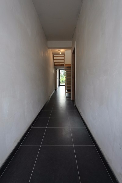 Volledig vernieuwde woning met 5 slaapkamers en dressing in centrum Leffinge 