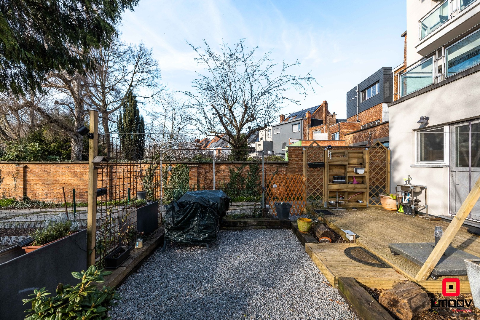 Instapklaar gelijkvloers appartement met tuin en parking in Sint-Amandsberg 