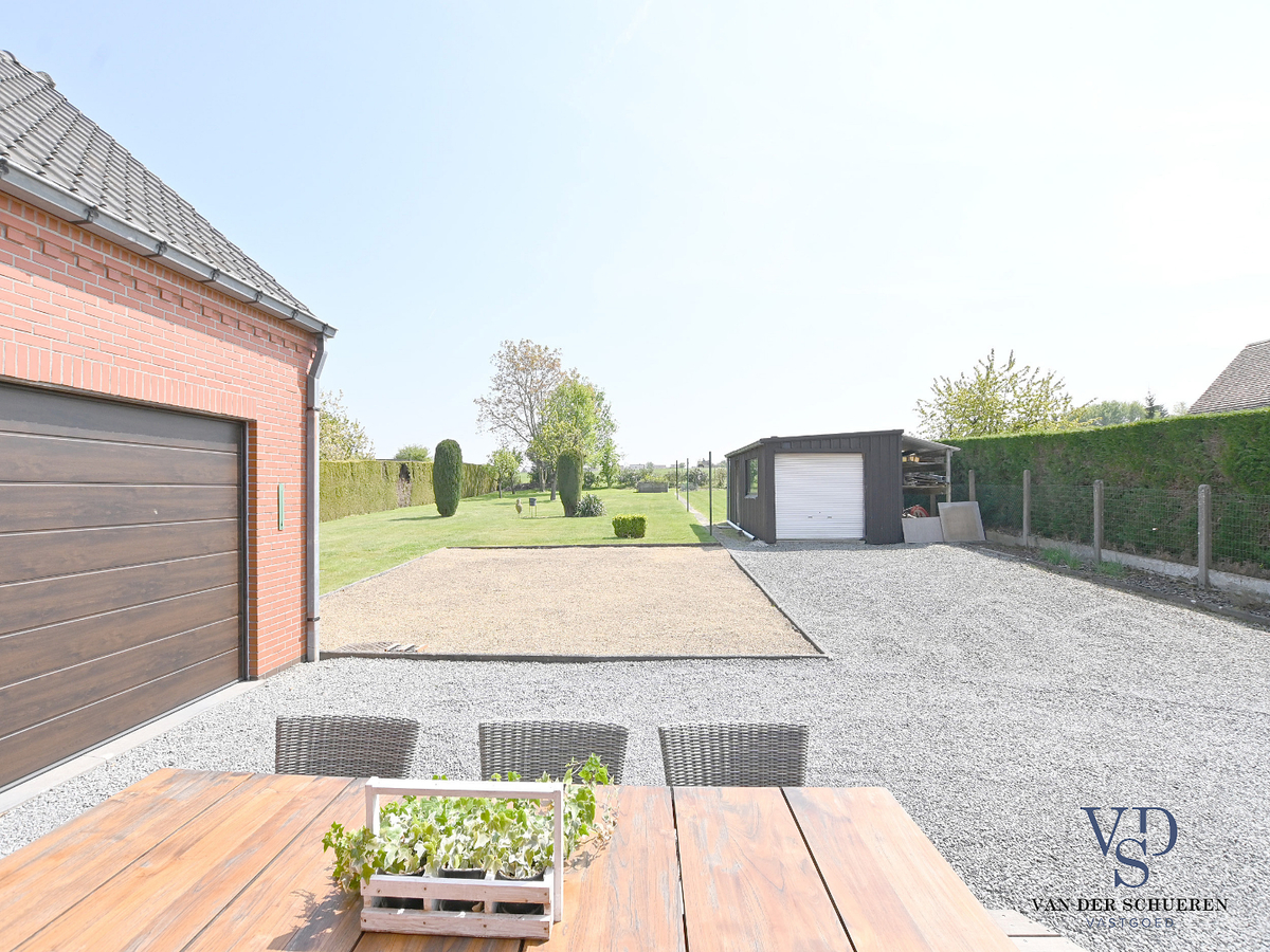 Bungalowwoning met mogelijkheden op een uniek perceel te Dikkelvenne. 